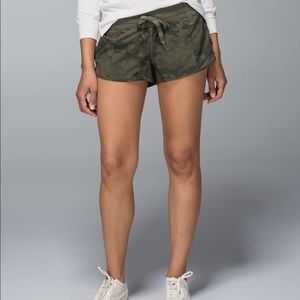 Camouflage Lululemon Hotty Hot Short